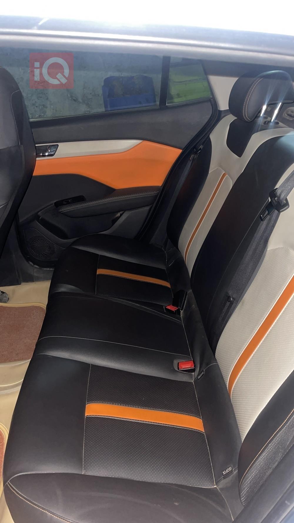 دۆنگ فینگ شاین